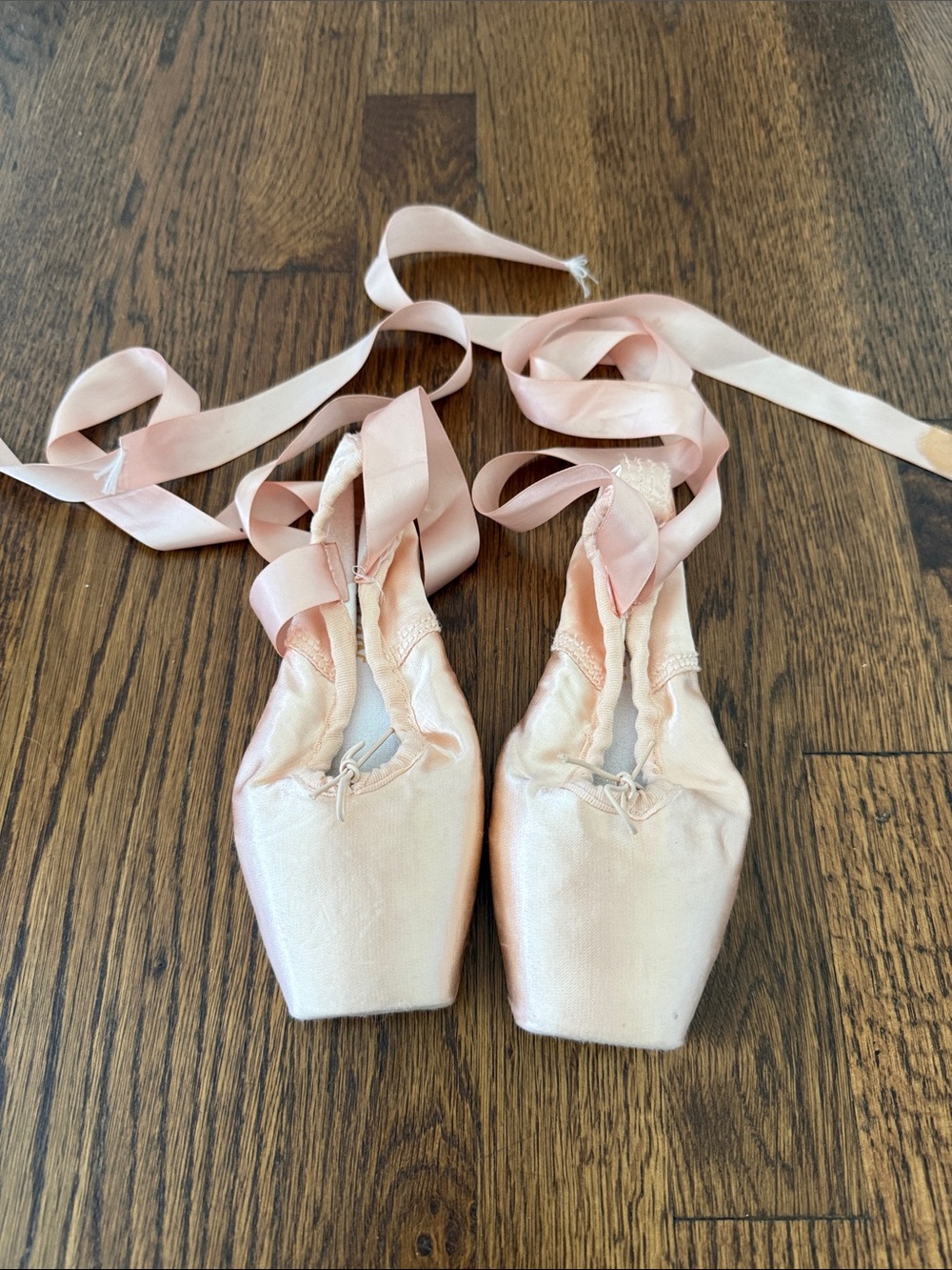 Girls Ballet Pointe Shoes in Light Pink